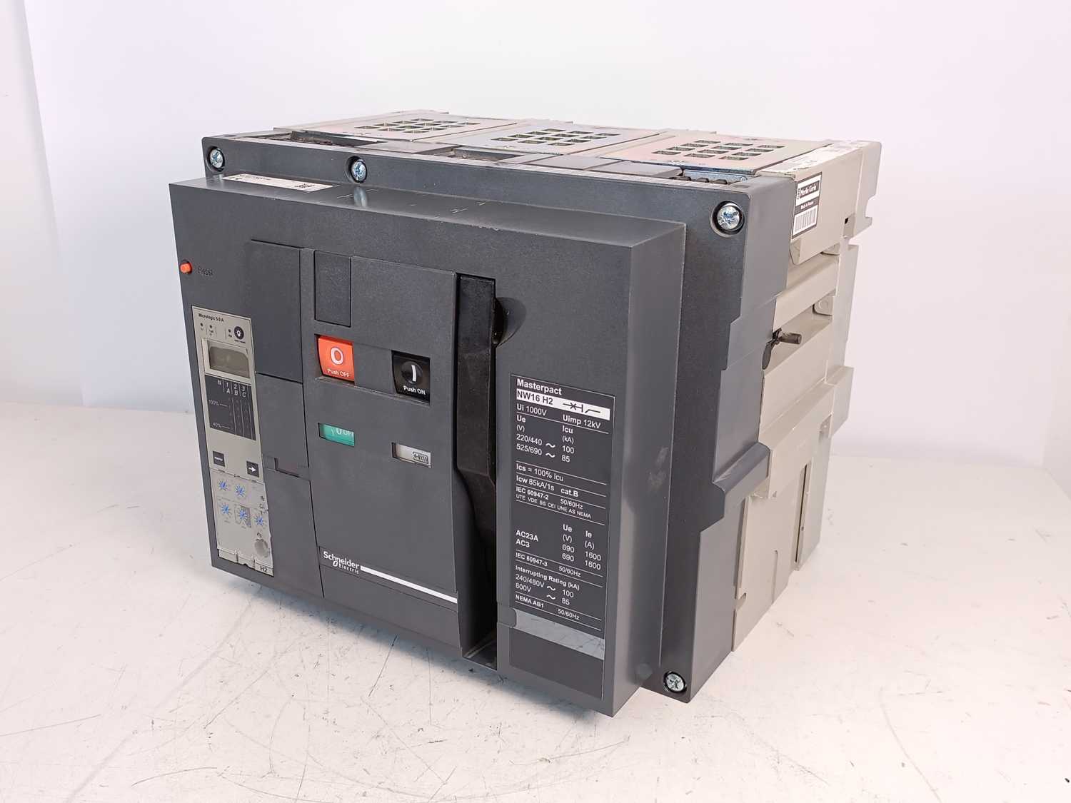 Produkt: Schneider Electric NW16H2